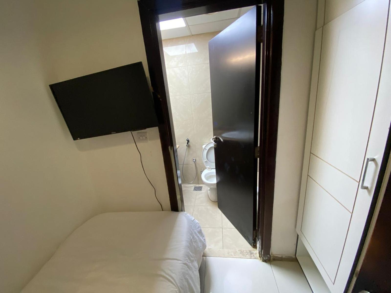 Budget Rooms With Private Bathroom For 'Girls' Only In Dubai, Marina Exterior foto